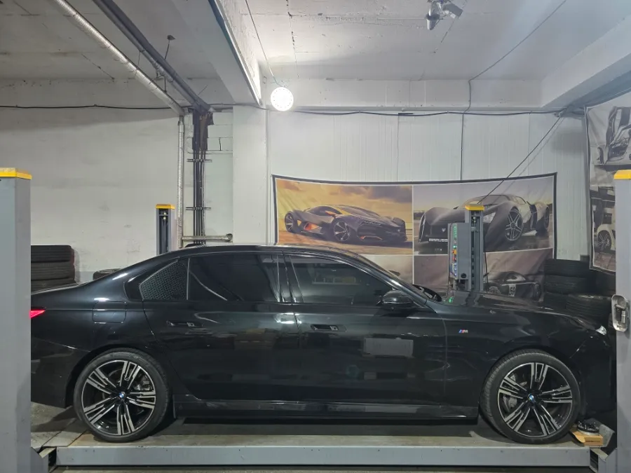 BMW i7のホイールリペア・塗装事例 施工写真 2-1