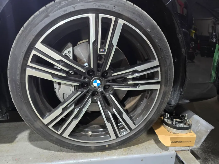 BMW i7のホイールリペア・塗装事例 施工写真 3-1