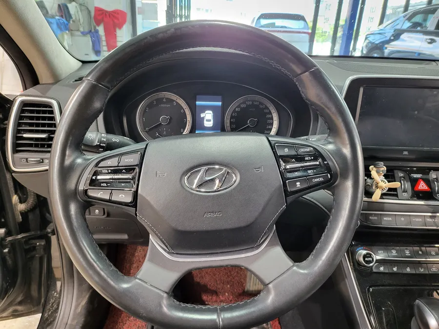 Hyundai Grandeur IG ambient lighting - Hyundai Grandeur IG Ambient Lighting Review — Cost & Results photo 2