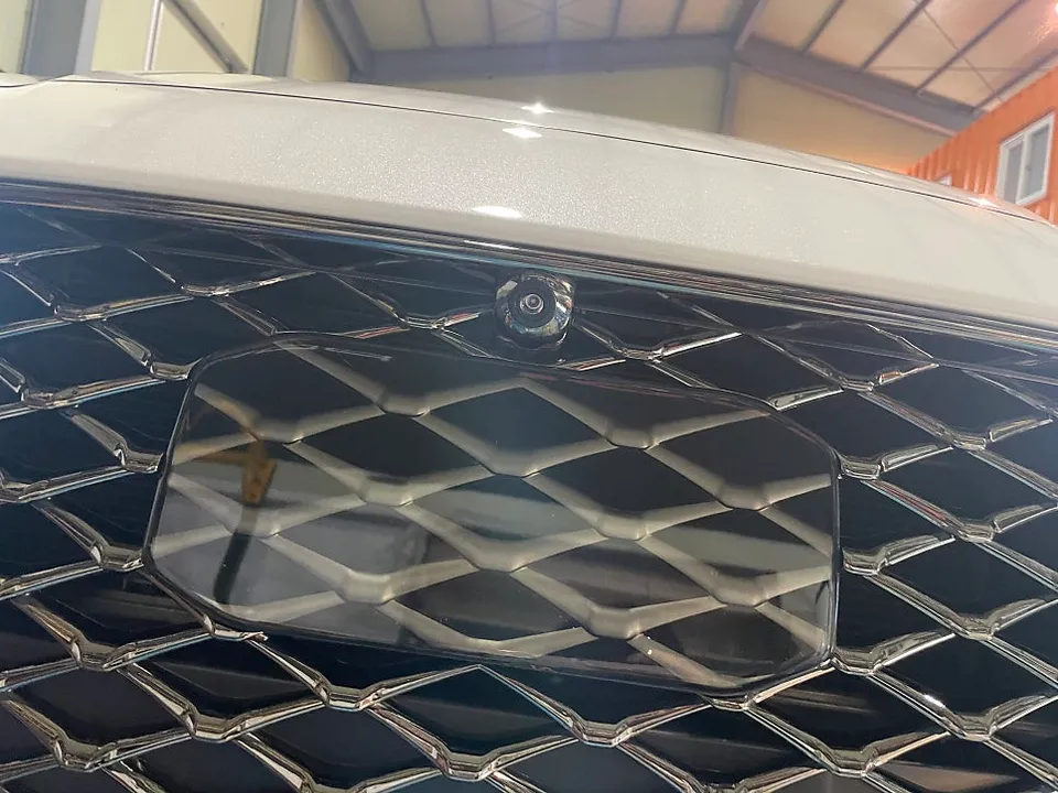 Hyundai Grandeur IG body kit - Hyundai Grandeur IG Body Kit Installation Review photo 3