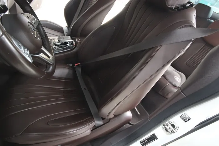 Mercedes-Benz CLS C257 interior customization - Mercedes-Benz CLS Interior Customization: Red Seatbelt Upgrade photo 4