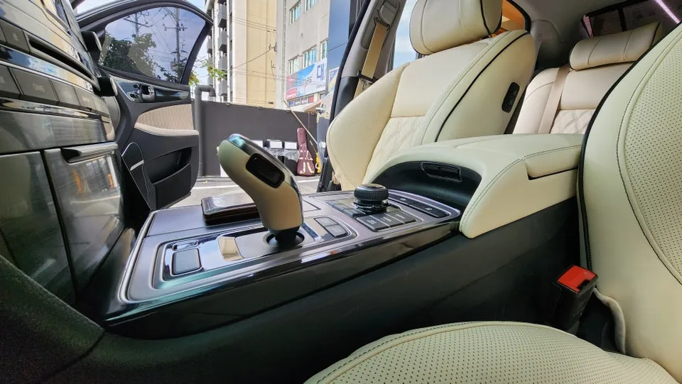 Hyundai Equus interior customization - Hyundai Equus Interior Customization Review — Luxury Upgrade photo 4