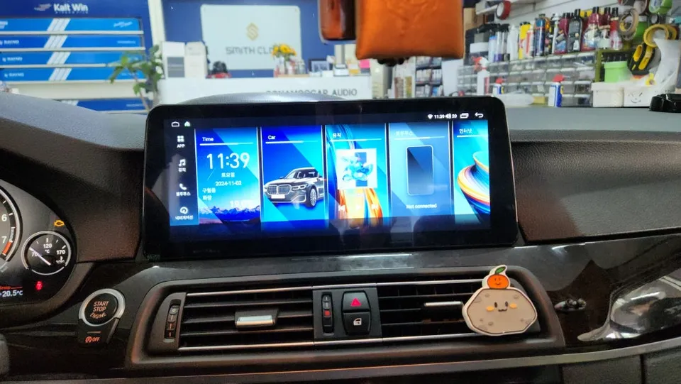 BMW 5 Series F10のAndroid Auto・CarPlay取付事例 施工写真 4-1