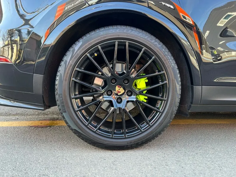 Porsche Cayenneのホイールリペア・塗装事例 施工写真 4-2