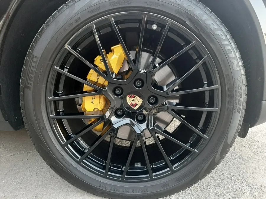 Porsche Cayenneのホイールリペア・塗装事例 施工写真 1-3
