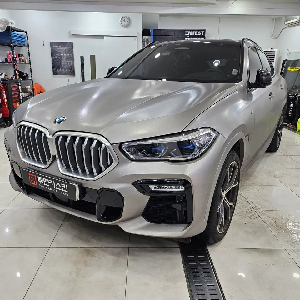 BMW X6のカーラッピング事例|マットカーキグリーン 施工写真 3-1