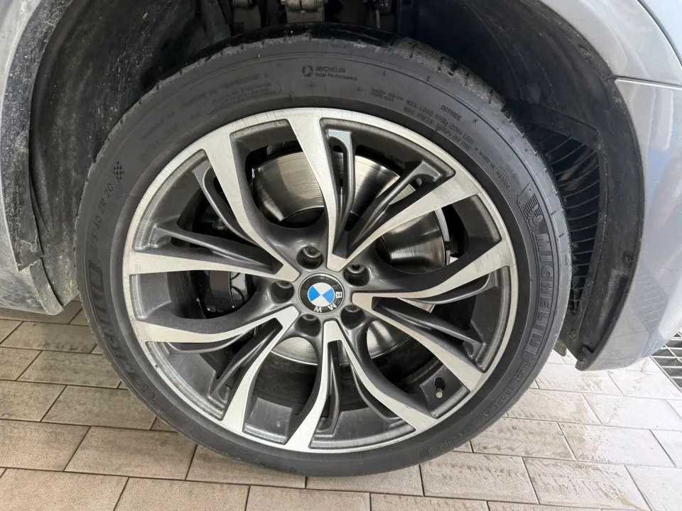 BMW X5のガラスコーティング事例|韓国での施工例 施工写真 1-3