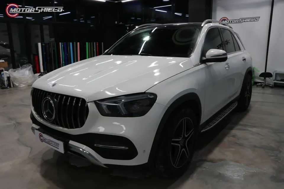 Mercedes-Benz GLEのカーラッピング事例｜3Mサテンパールホワイト 施工写真 2-1