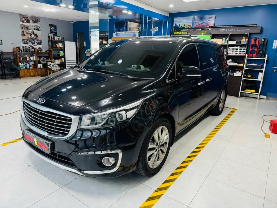 Kia Carnivalのカーラッピング事例|費用目安・仕上がり 施工写真 2-1