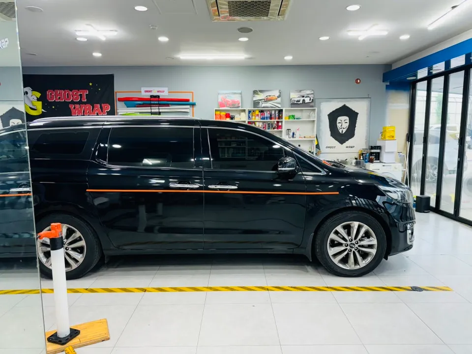 Kia Carnivalのカーラッピング事例|費用目安・仕上がり 施工写真 3-2