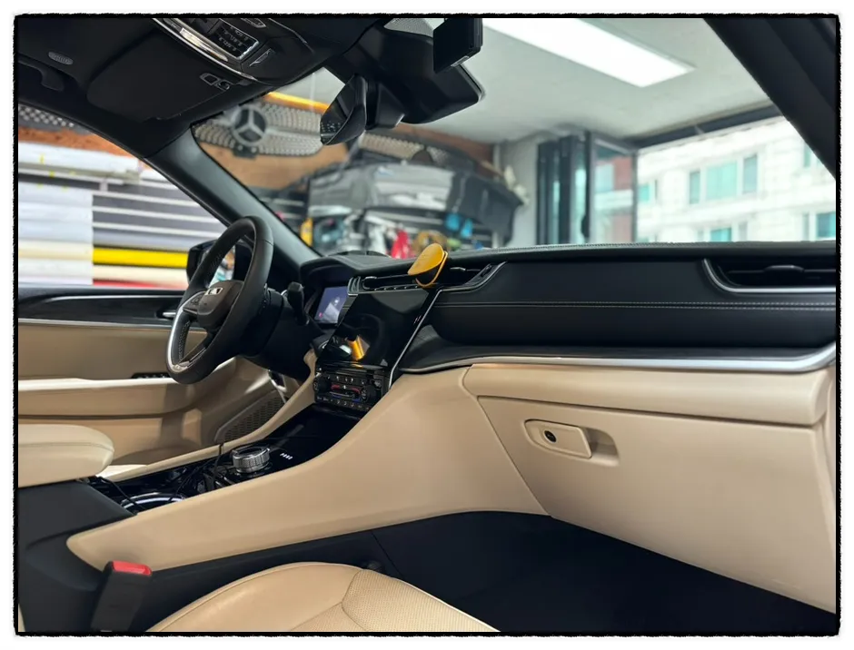 Jeep Grand Cherokeeのカーラッピング事例|費用目安・仕上がり 施工写真 1-2