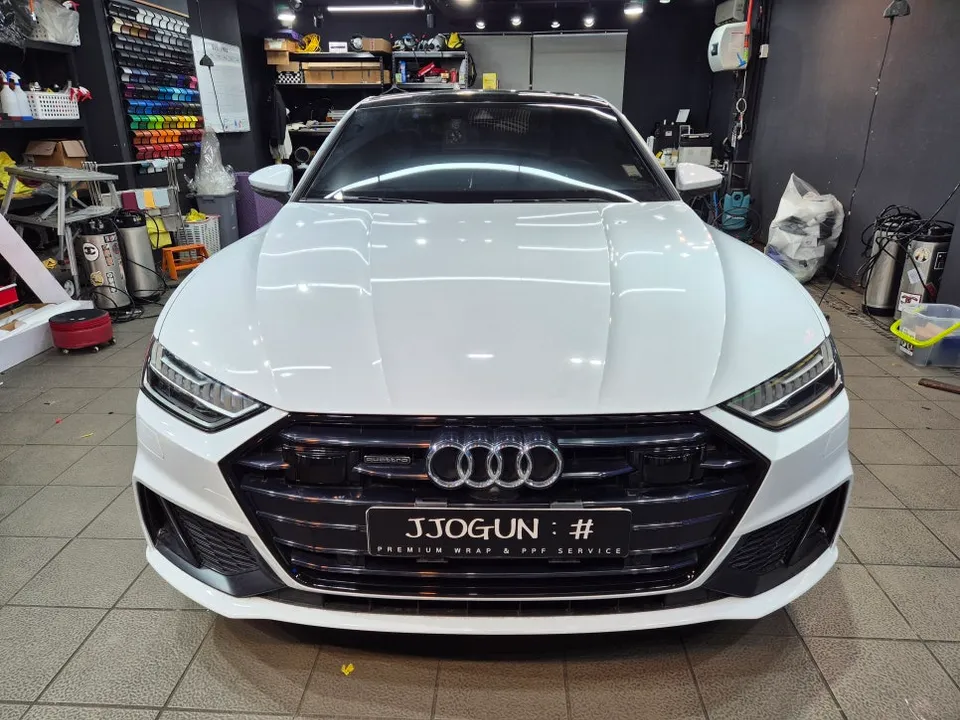 Audi A7のカーラッピング事例｜クロームメッキのブラックアウト化 施工写真 2-2