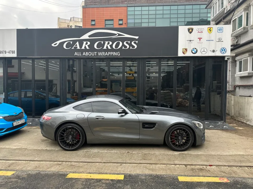 Mercedes-Benz AMG GTのカーラッピング事例|サテンブラックの高級感 施工写真 2-1
