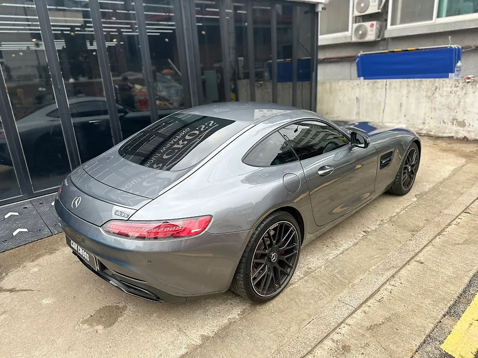 Mercedes-Benz AMG GTのカーラッピング事例|サテンブラックの高級感 施工写真 3-1