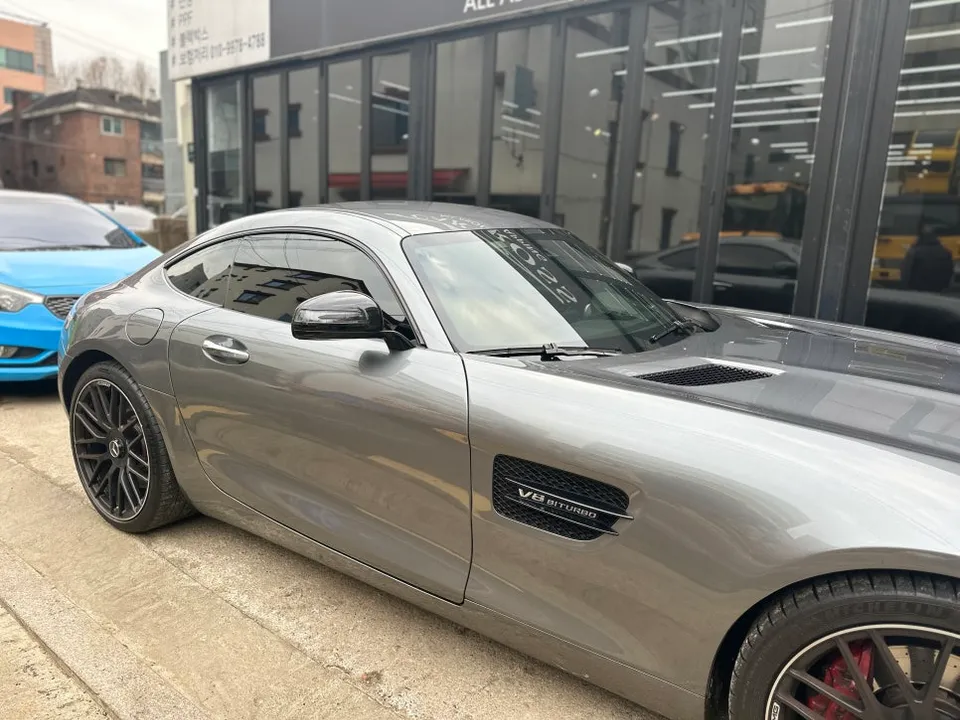 Mercedes-Benz AMG GTのカーラッピング事例|サテンブラックの高級感 施工写真 1-2