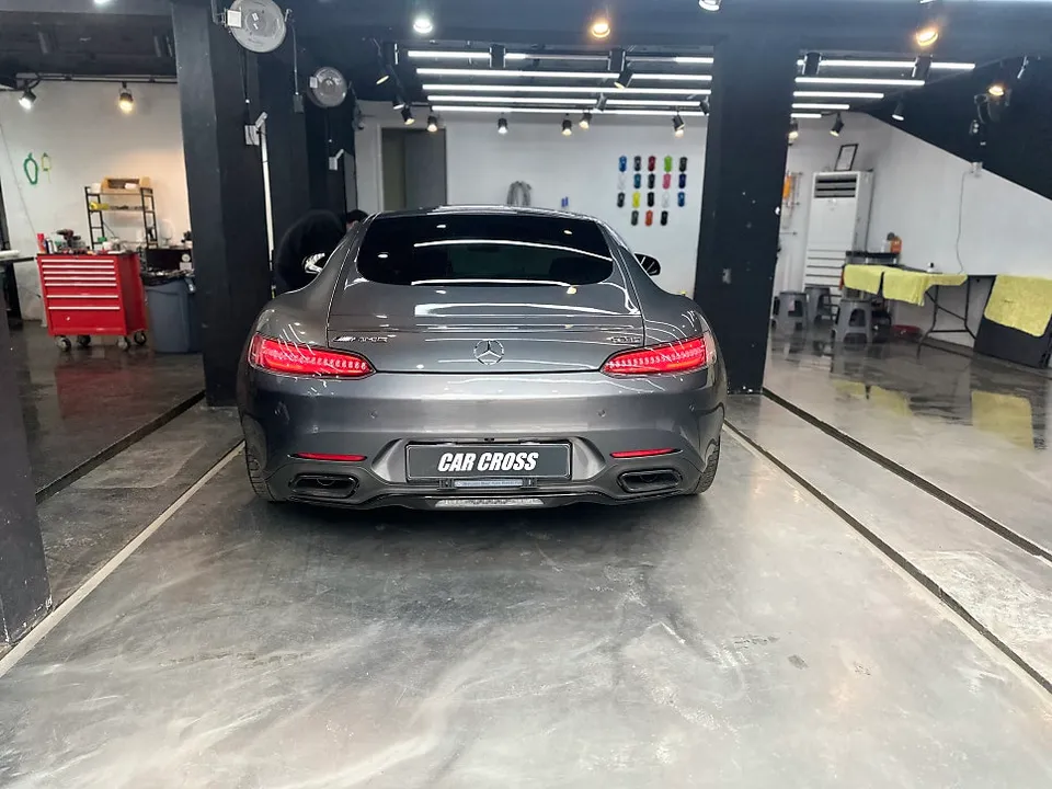 Mercedes-Benz AMG GTのカーラッピング事例|サテンブラックの高級感 施工写真 2-2