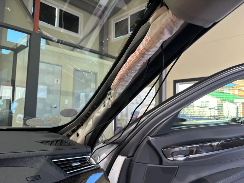 BMW 7 Seriesのドライブレコーダー取付事例 施工写真 2-1