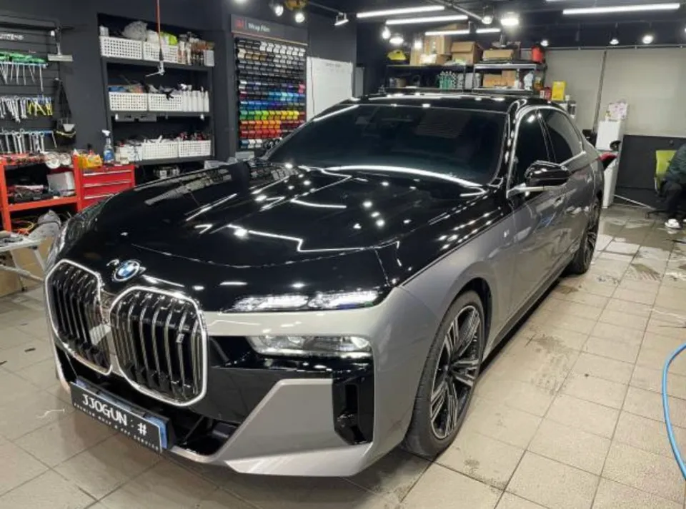 BMW i7のデュオトーンブラックPPF施工事例 施工写真 1-3