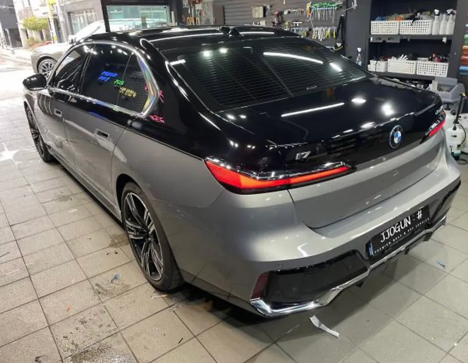 BMW i7のデュオトーンブラックPPF施工事例 施工写真 3-3