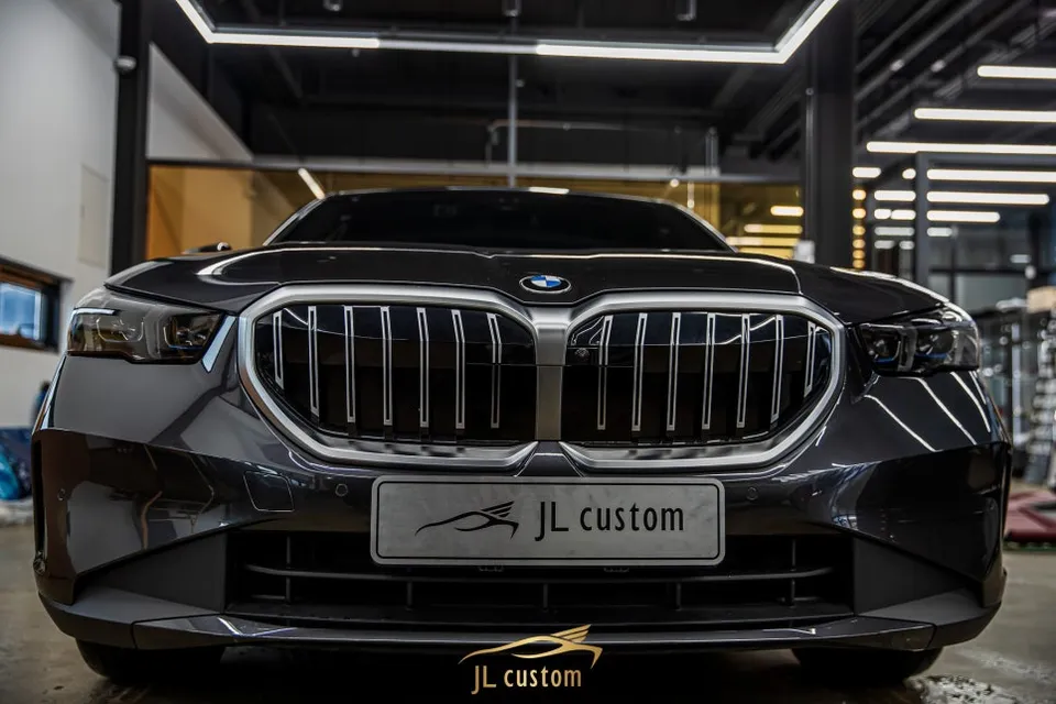 BMW 520i G60 Ambient Lighting Review — Enhanced Interior Mood photo 2