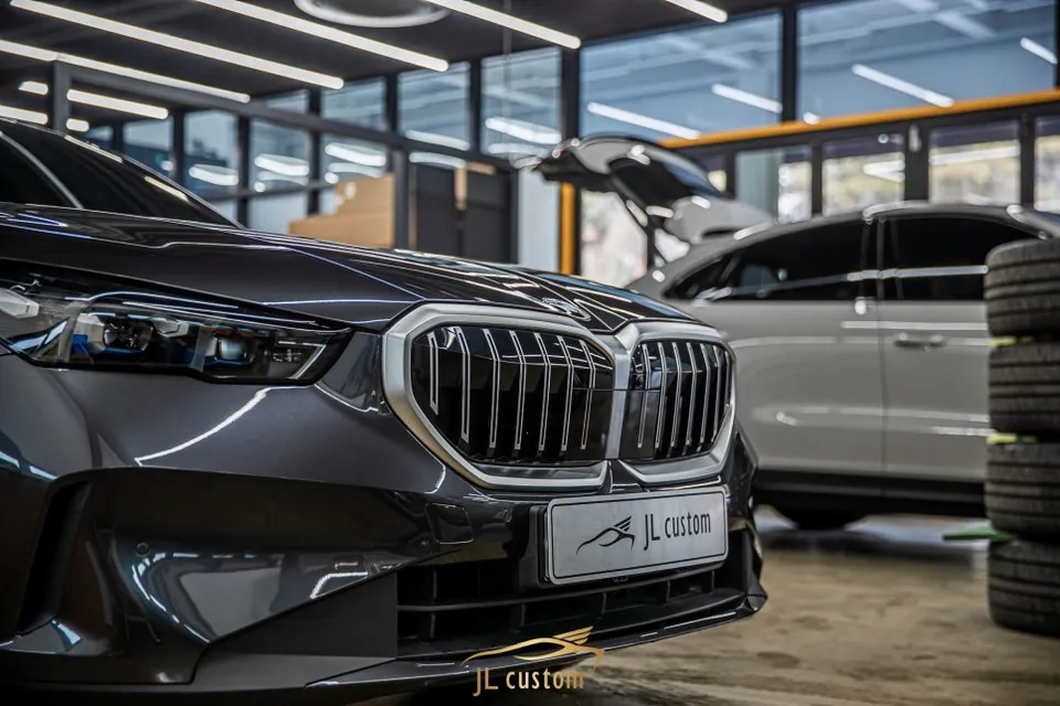BMW 520i G60 ambient lighting - BMW 520i G60 Ambient Lighting Review — Enhanced Interior Mood photo 3
