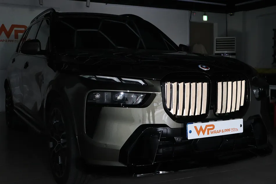 BMW X7 vinyl wrap - BMW X7 Vinyl Wrap Review: Enhancing Iconic Glow photo 3