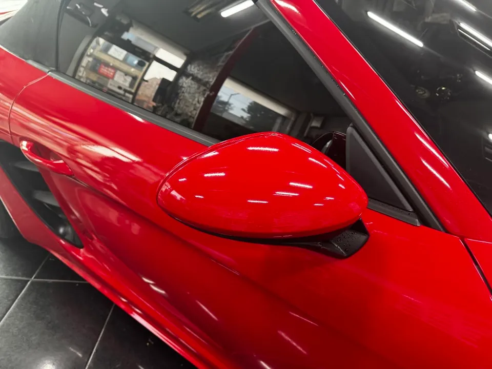ポルシェ 718 ボクスターのカーラッピング事例｜高光沢イエロー 施工写真 2-2