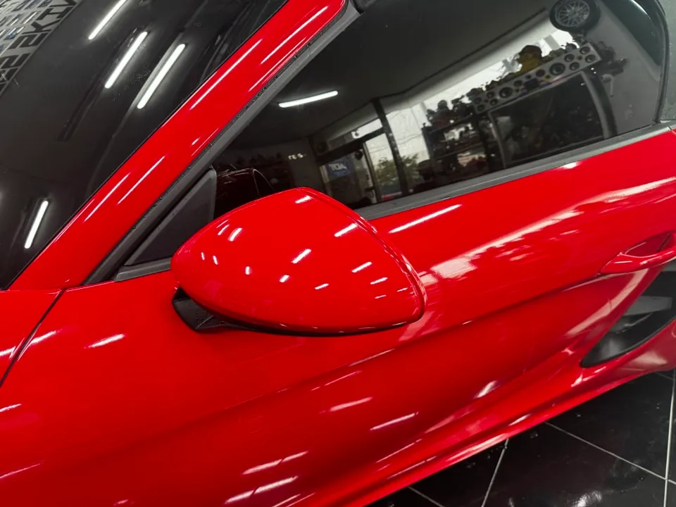 ポルシェ 718 ボクスターのカーラッピング事例｜高光沢イエロー 施工写真 3-2