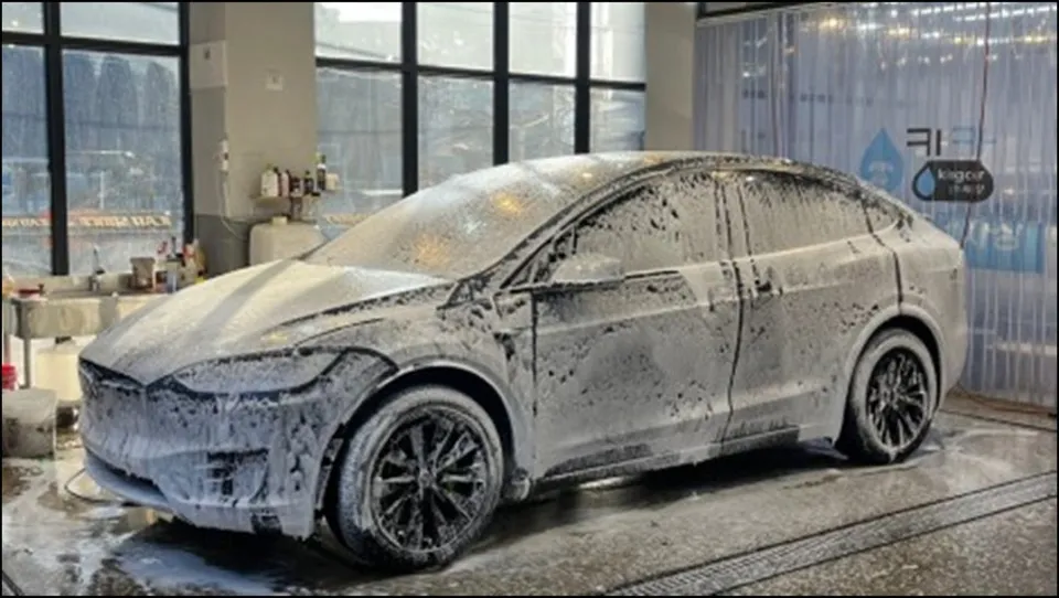 Tesla Model Xのカーラッピング事例|費用目安・仕上がり 施工写真 1-3