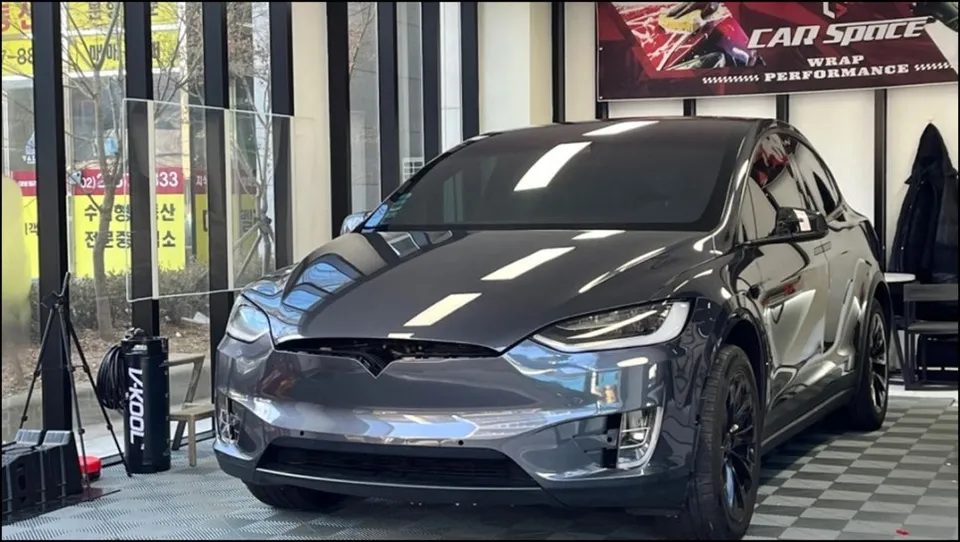 Tesla Model Xのカーラッピング事例|費用目安・仕上がり 施工写真 3-3