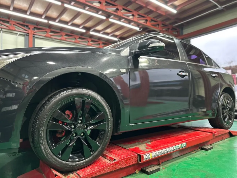 Chevrolet Cruzeのホイールリペア・塗装事例 写真