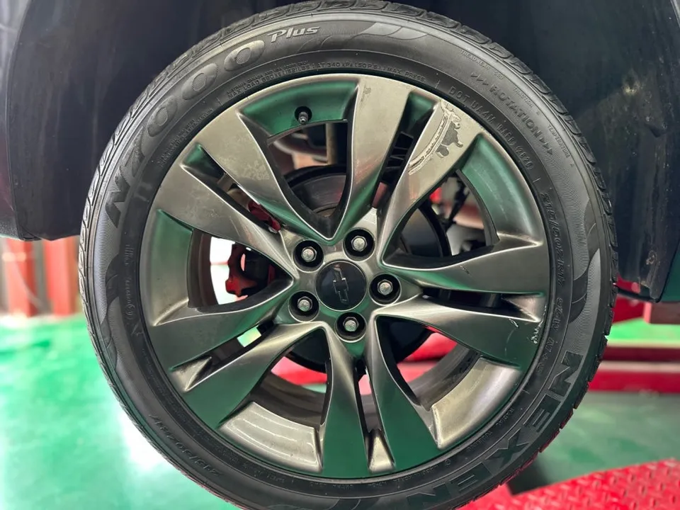Chevrolet Cruzeのホイールリペア・塗装事例 施工写真 3-1