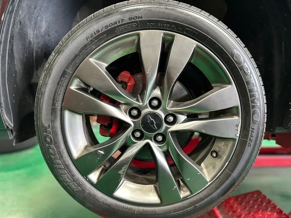 Chevrolet Cruzeのホイールリペア・塗装事例 施工写真 4-1