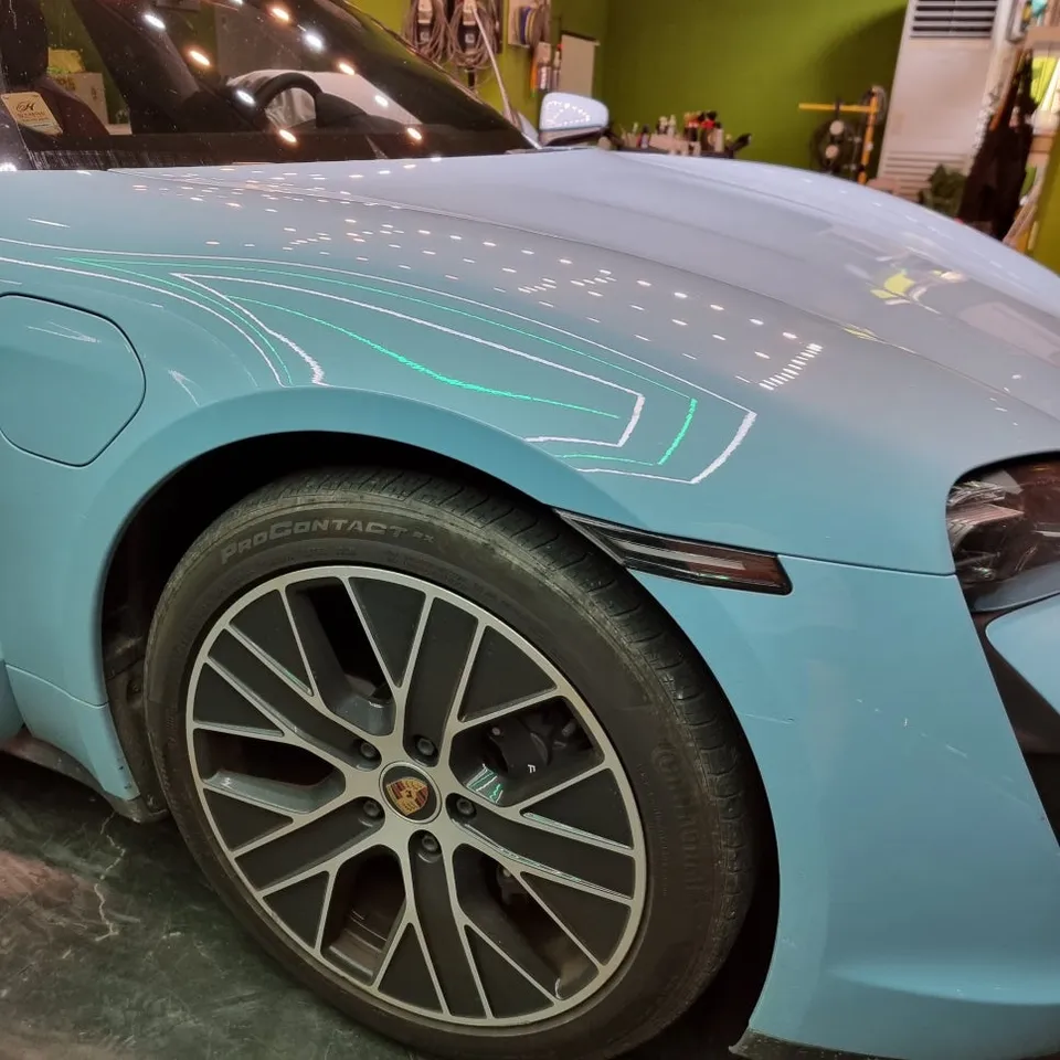 Porsche Taycanのガラスコーティング事例|費用目安・仕上がり 施工写真 1-1