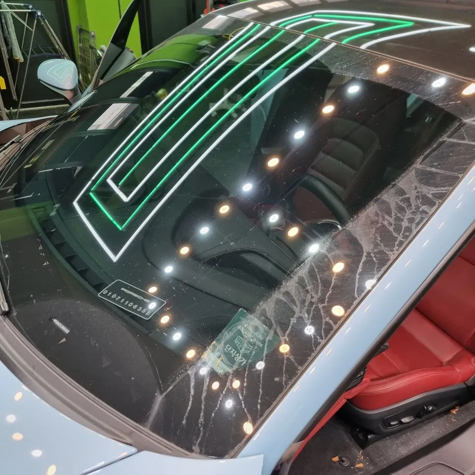 Porsche Taycanのガラスコーティング事例|費用目安・仕上がり 施工写真 1-2