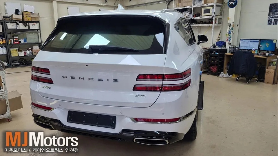 Genesis GV80 Power Running Boards Review — Enhanced Accessibility After