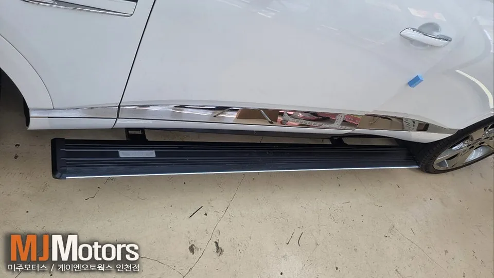 Genesis GV80 body kit - Genesis GV80 Power Running Boards Review — Enhanced Accessibility photo 4