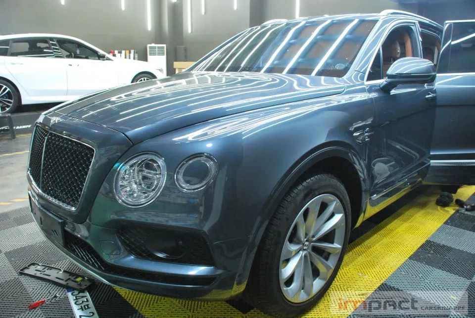 Bentley Bentaygaのカーラッピング事例｜費用目安・仕上がり 施工写真 3-1