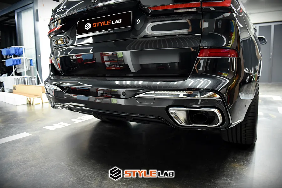 BMW X7のカーラッピング事例｜クロームパーツのブラックアウト化 施工写真 2-2