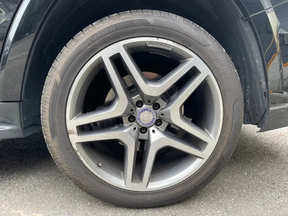 Mercedes-Benz GLSのホイールリペア・塗装事例 施工写真 4-1
