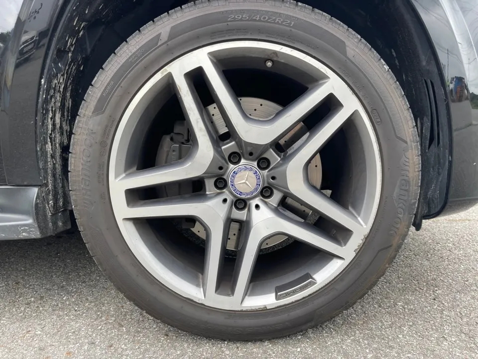 Mercedes-Benz GLSのホイールリペア・塗装事例 施工写真 3-2