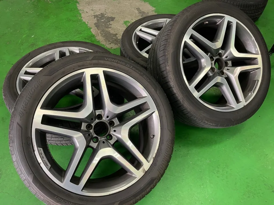 Mercedes-Benz GLSのホイールリペア・塗装事例 施工写真 4-2