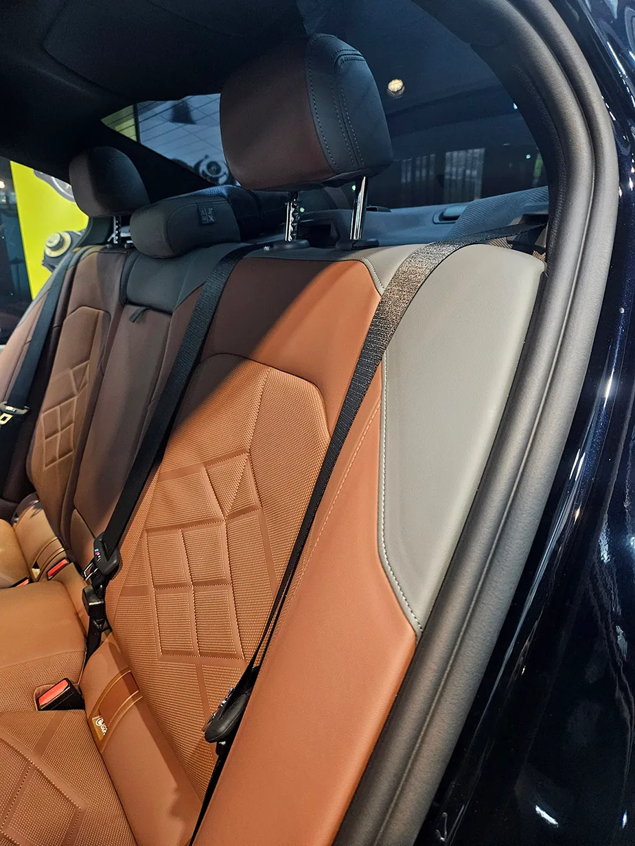 BMW 5 Series G60 oem options - BMW 5 Series G60 OEM Options Review — Enhanced Comfort photo 5
