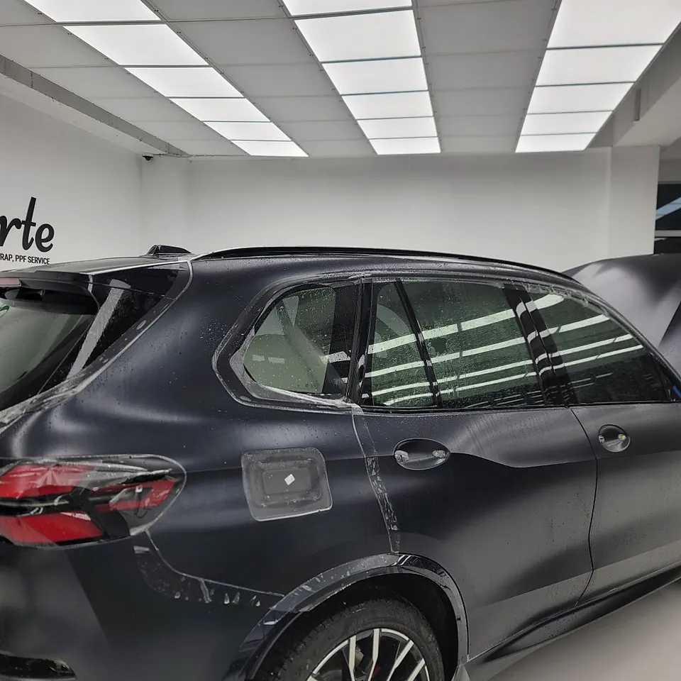 BMW X5のPPF施工事例 施工写真 2-2