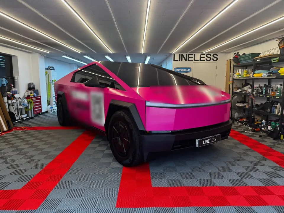 Tesla Cybertruckのカーラッピング事例|費用目安・仕上がり 施工写真 1-1