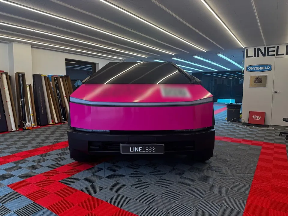 Tesla Cybertruckのカーラッピング事例|費用目安・仕上がり 施工写真 3-1
