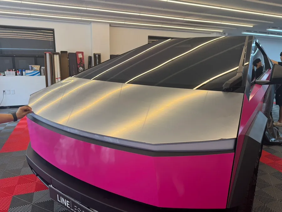 Tesla Cybertruckのカーラッピング事例|費用目安・仕上がり 施工写真 1-2