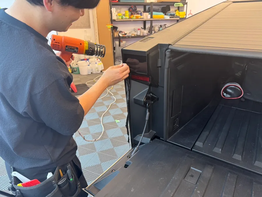 Tesla Cybertruckのカーラッピング事例|費用目安・仕上がり 施工写真 1-3