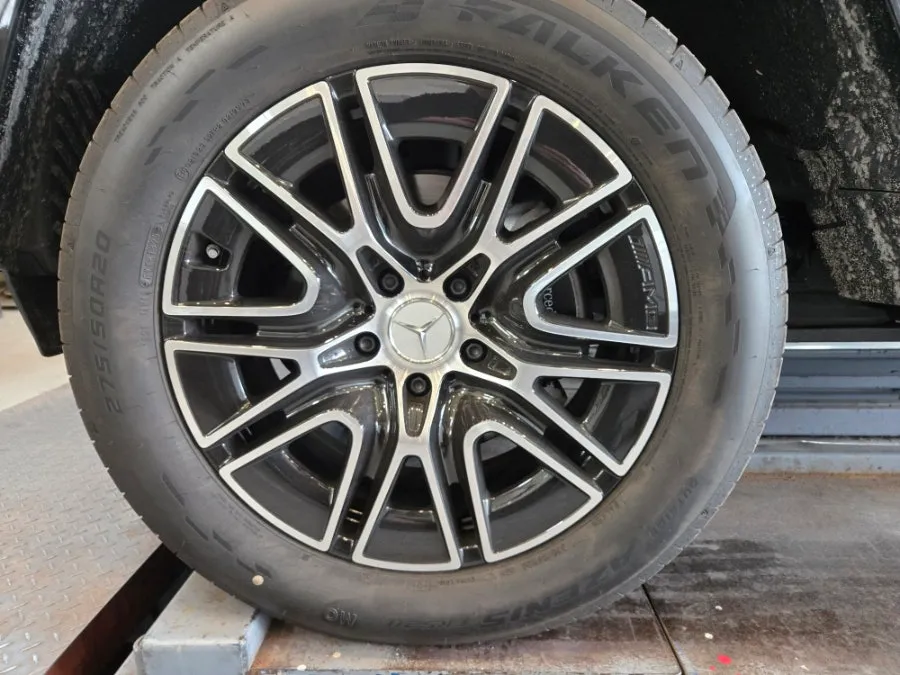 Mercedes-Benz G580 Wheel Paint Review — Stunning Black Gloss Fini photo 2