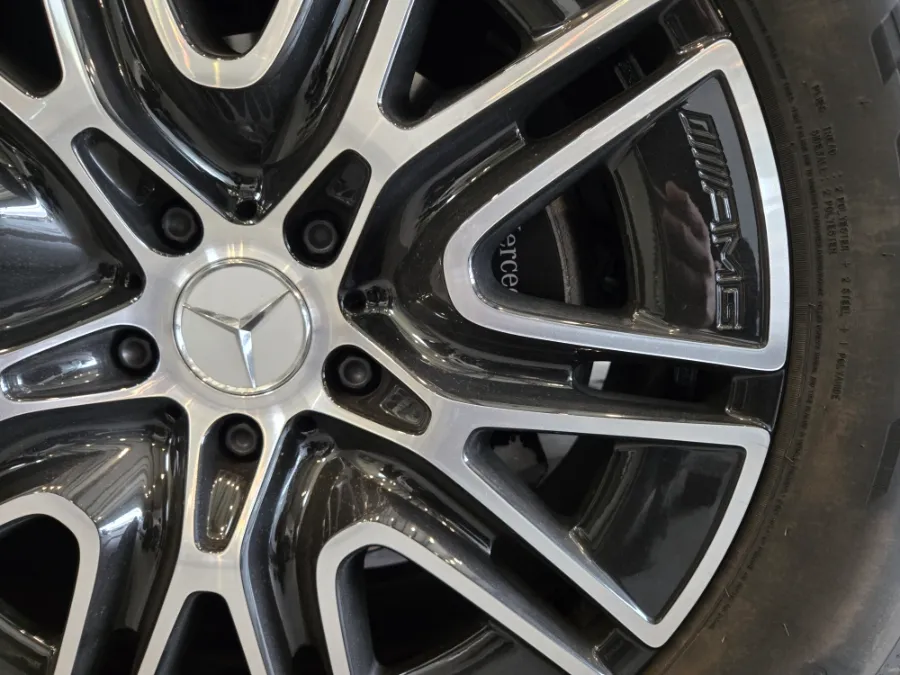 Mercedes-Benz G580 wheel caliper paint - Mercedes-Benz G580 Wheel Paint Review — Stunning Black Gloss Fini photo 3